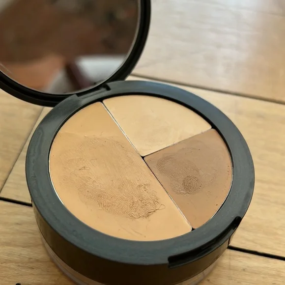 Cover FX - Picture 3 of 13